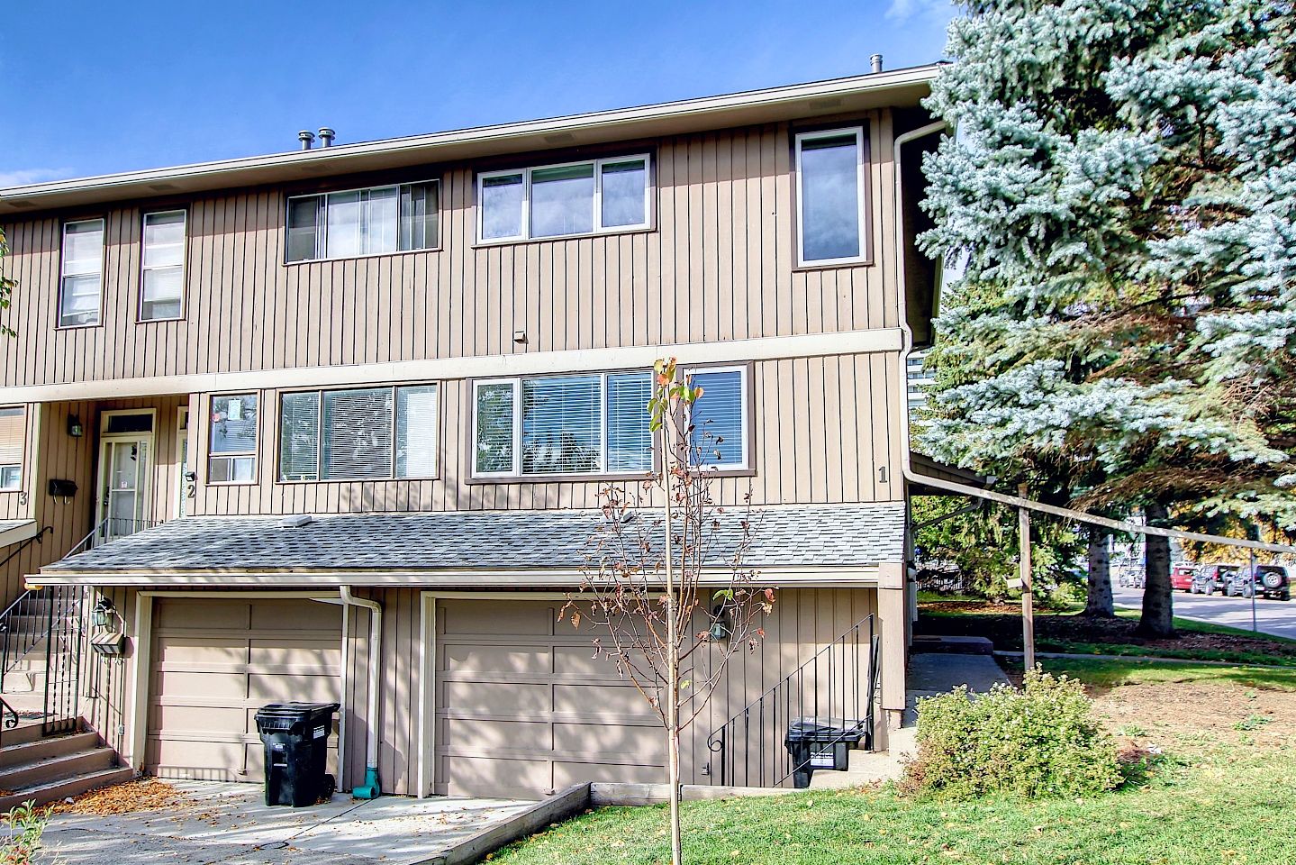 Calgary 3 + Den bedrooms Townhouse for rent. Property photo: 466032-1
