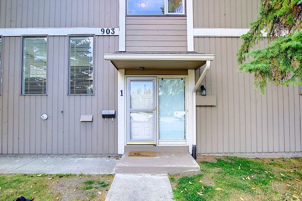 Calgary 3 + Den bedrooms Townhouse for rent. Property photo: 466032-3