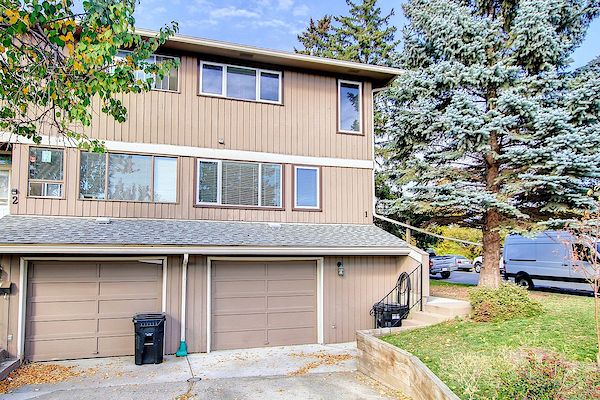 Calgary 3 + Den bedrooms Townhouse for rent. Property photo: 466032-2