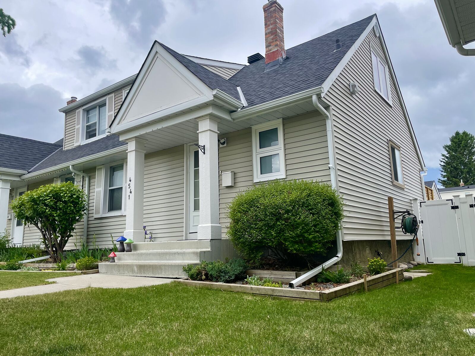 Calgary 2 bedrooms Duplex for rent. Property photo: 4667-1