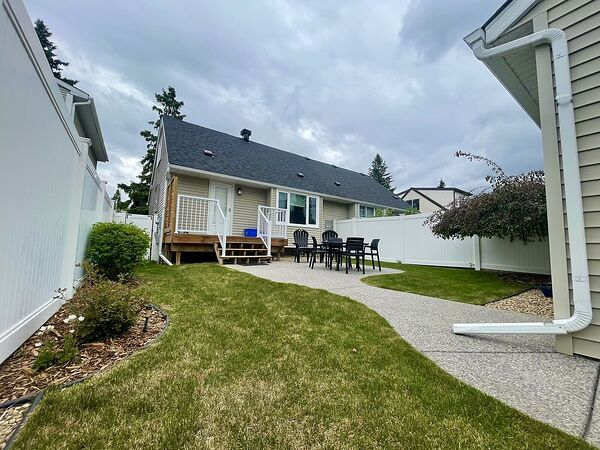 Calgary 2 bedrooms Duplex for rent. Property photo: 4667-2