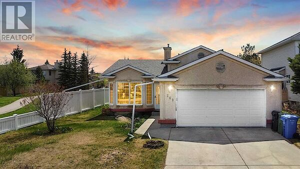 Calgary 5 + Den bedrooms House for rent. Property photo: 467583-2