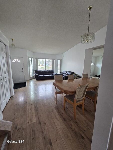 Calgary 5 + Den bedrooms House for rent. Property photo: 467583-3