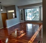 3 Beds ( upstairs) + 1 Den (main floor)  Two Level Split House in Shawnessy