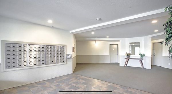 Calgary 1 + Den bedrooms Condo Unit for rent. Property photo: 469740-3