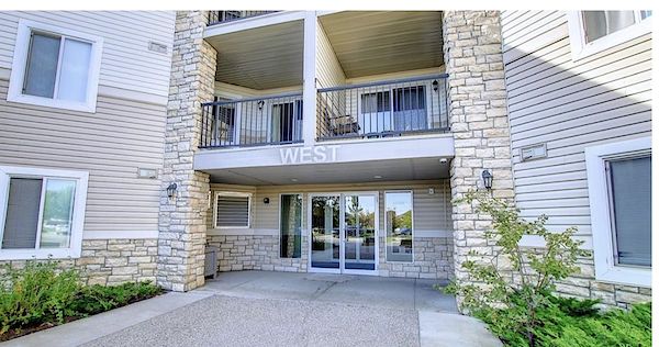 Calgary 1 + Den bedrooms Condo Unit for rent. Property photo: 469740-2