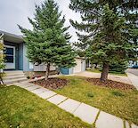 SPACIOUS 4.5 BEDROOM BI-LEVEL HOUSE IN RIVERBEND, 10 MINS. FROM DOWNTOWN