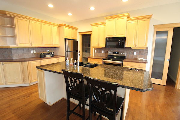 Calgary 3 bedrooms House for rent. Property photo: 470487-2