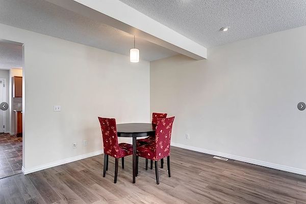 Calgary 3 bedrooms House for rent. Property photo: 470548-2