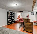 2 bedrooms with big windows！ CLOSE TO ALL AMENITIES!