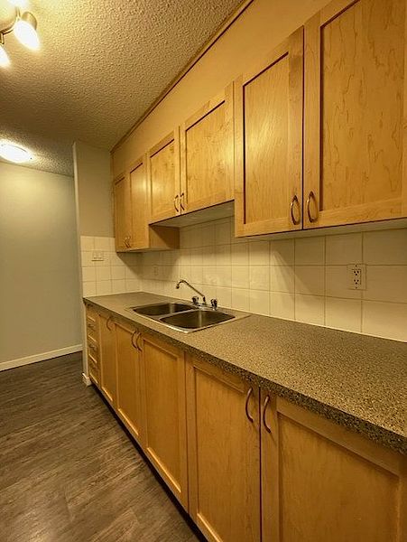 Calgary 2 bedrooms Townhouse for rent. Property photo: 472151-2