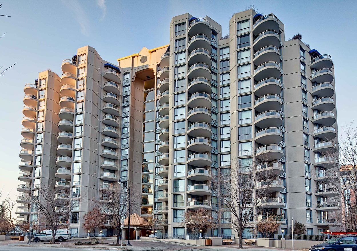 Calgary 2 + Den bedrooms Condo Unit for rent. Property photo: 472171-1