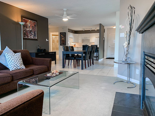 Calgary 2 + Den bedrooms Condo Unit for rent. Property photo: 472171-2