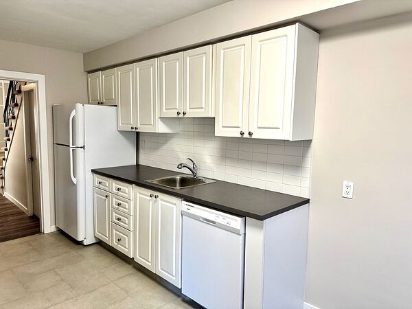 Calgary 3 bedrooms Duplex for rent. Property photo: 473618-3