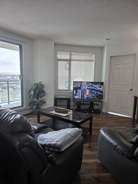 Calgary 2 bedrooms Condo Unit for rent. Property photo: 474440-2
