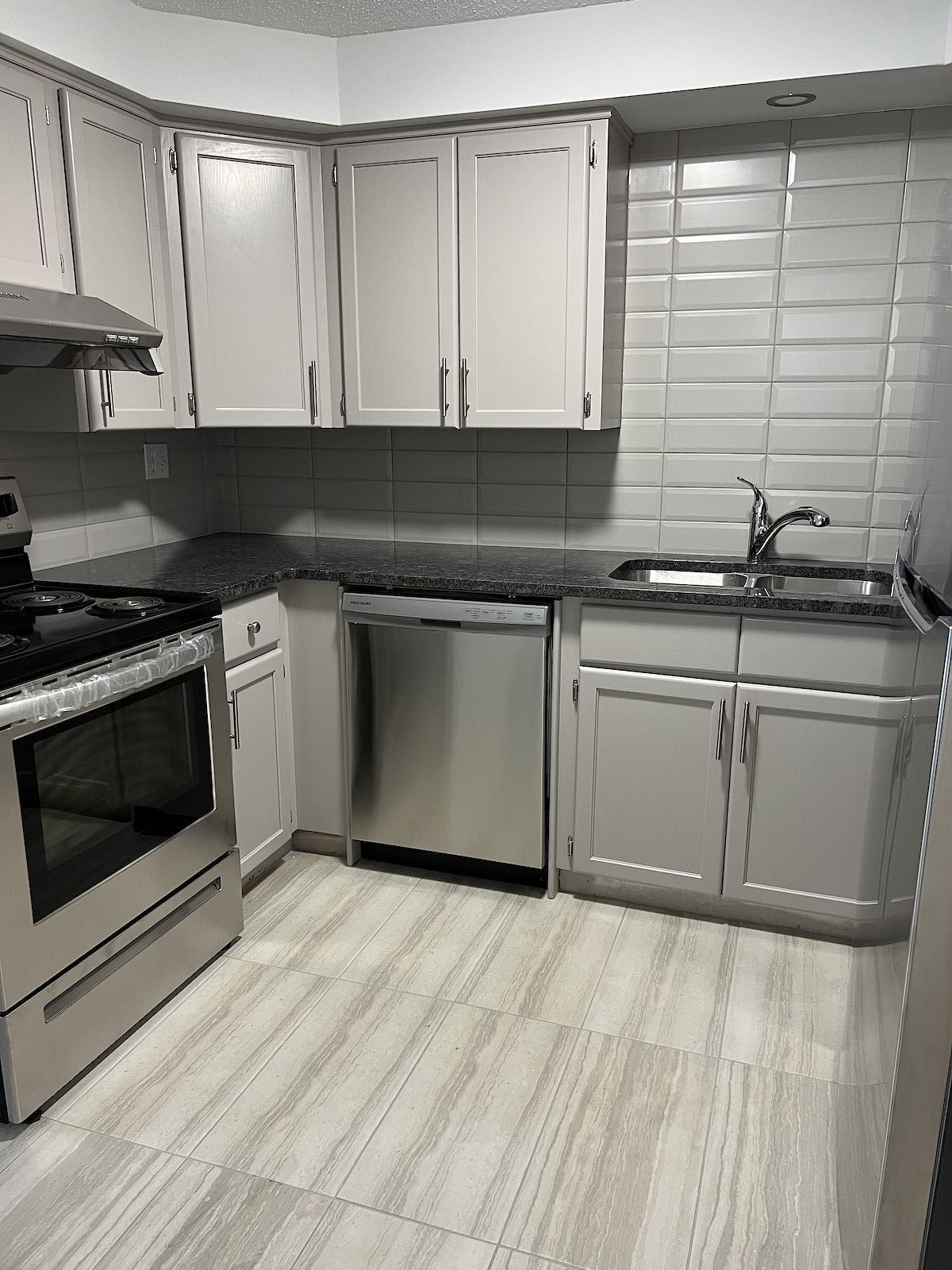 Calgary 3 bedrooms Duplex for rent. Property photo: 474833-1