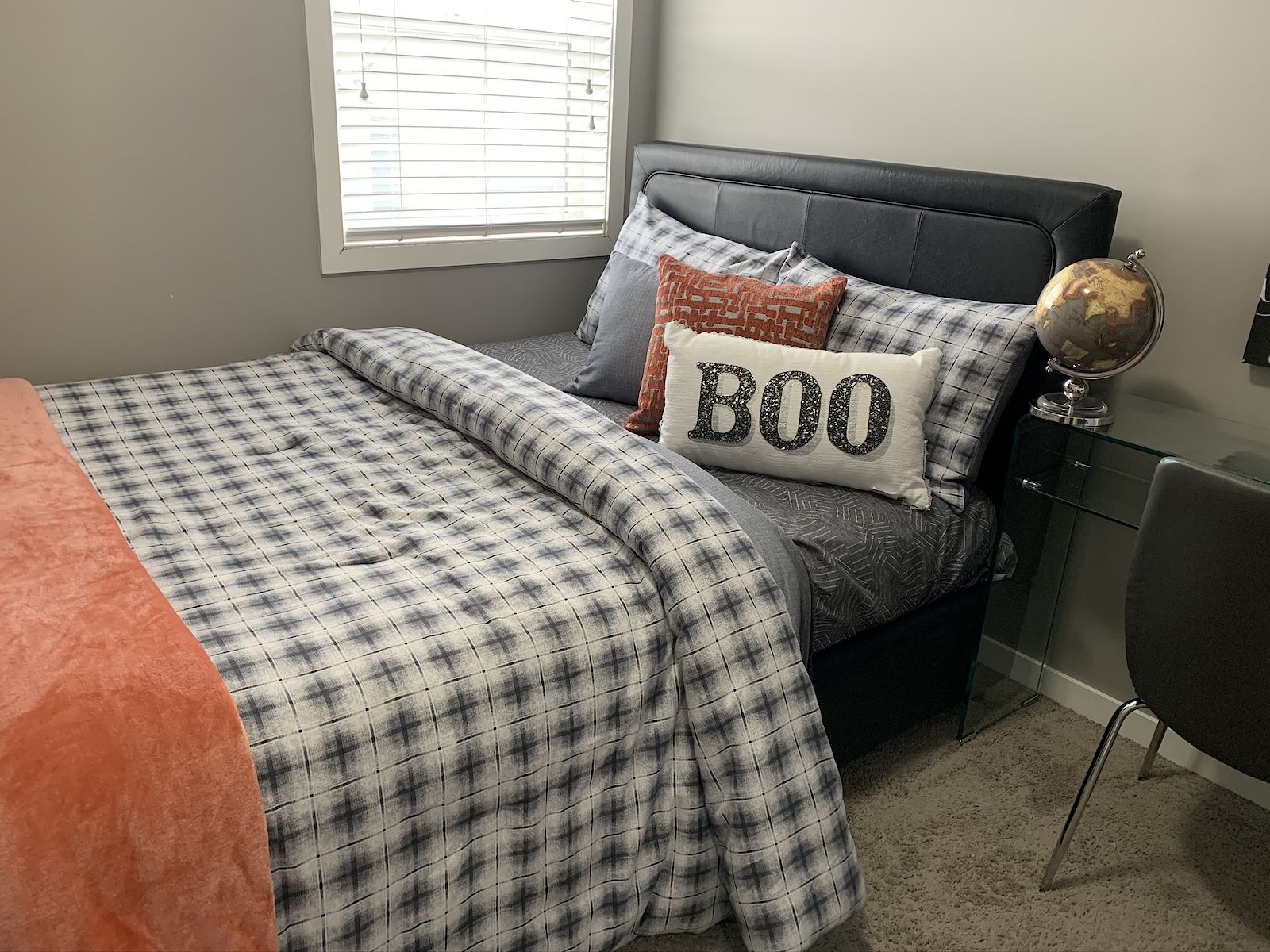 Calgary  bedrooms Room For Rent for rent. Property photo: 478315-1