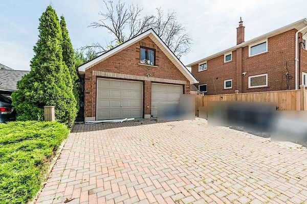 Toronto 3 bedrooms Triplex for rent. Property photo: 478827-3