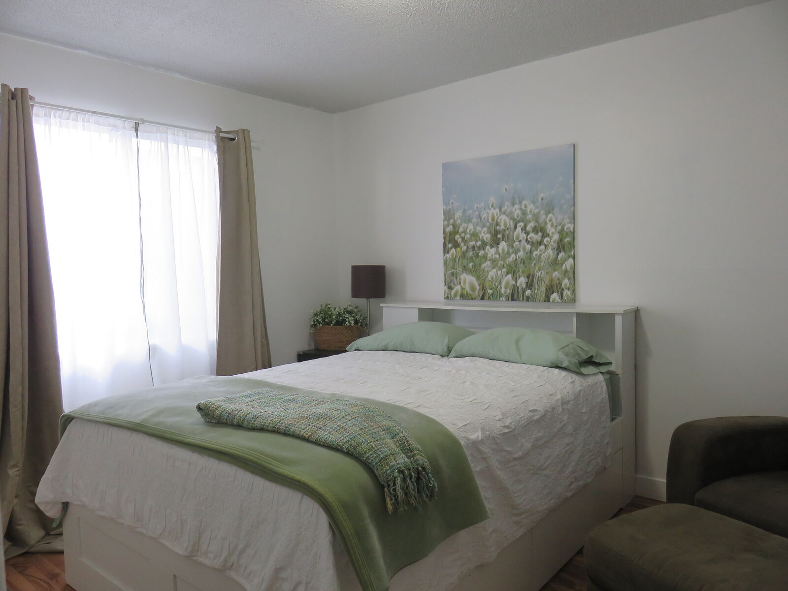 Calgary 2 bedrooms Room For Rent for rent. Property photo: 478922-1