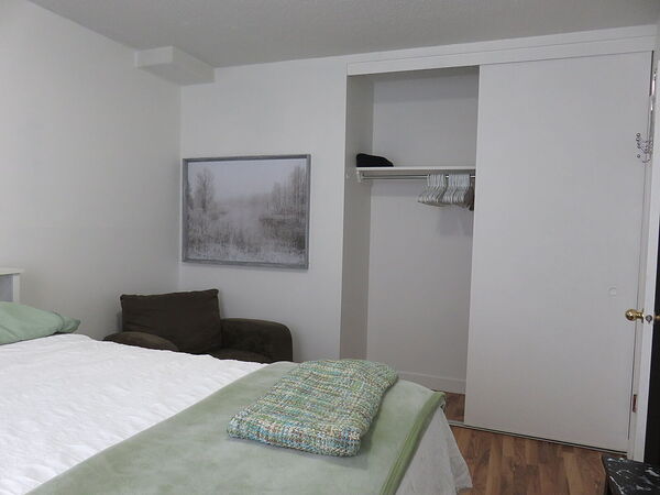 Calgary 2 bedrooms Room For Rent for rent. Property photo: 478922-2