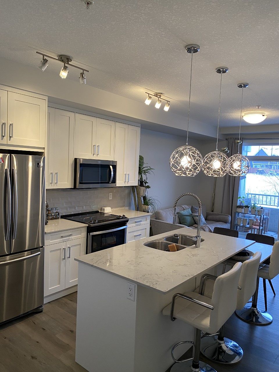 Calgary 2 bedrooms Condo Unit for rent. Property photo: 480291-1