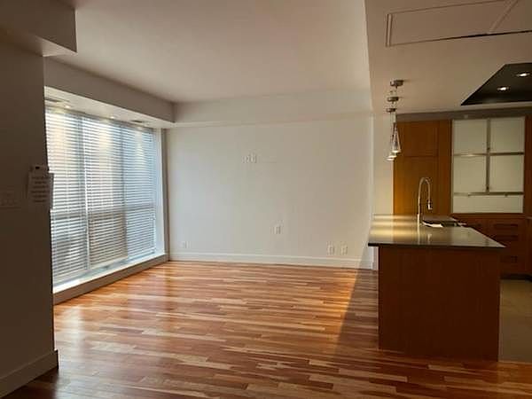 Calgary 2 bedrooms Condo Unit for rent. Property photo: 481973-3