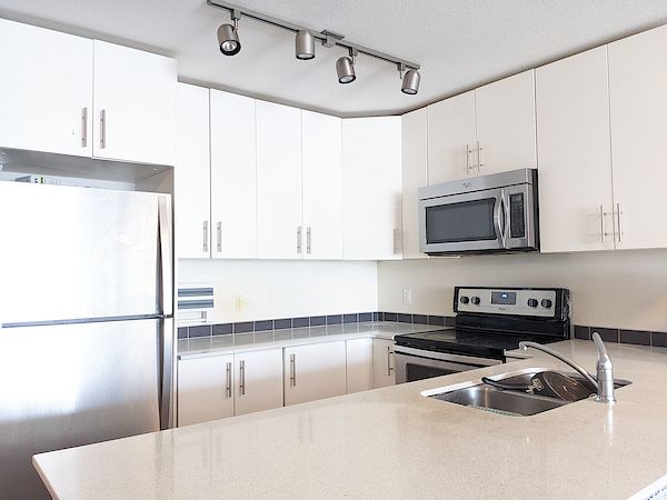 Calgary 2 bedrooms Condo Unit for rent. Property photo: 482649-2