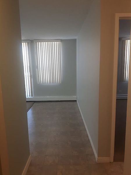 Edmonton bachelor bedrooms Apartment for rent. Property photo: 482716-3