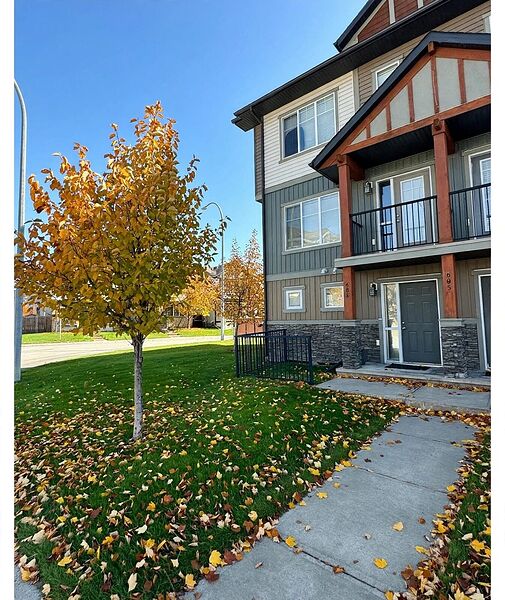LOCATION SKYVIEW NE!!! DUAL Master BEDROOMS (2Bed 2.5Bath)+DOUBLE GARAGE!!!!