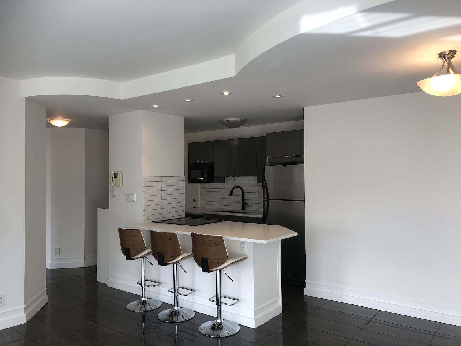 Calgary 2 bedrooms Condo Unit for rent. Property photo: 483976-1