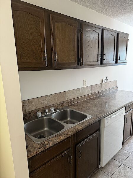 Calgary 2 bedrooms Apartment for rent. Property photo: 484642-2