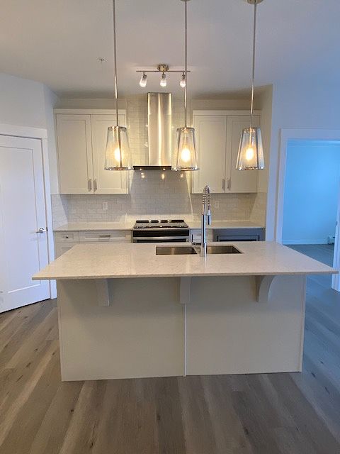 Calgary 2 bedrooms Condo Unit for rent. Property photo: 484865-1