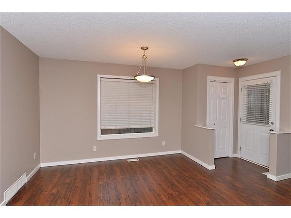 Calgary 4 bedrooms House for rent. Property photo: 485622-2