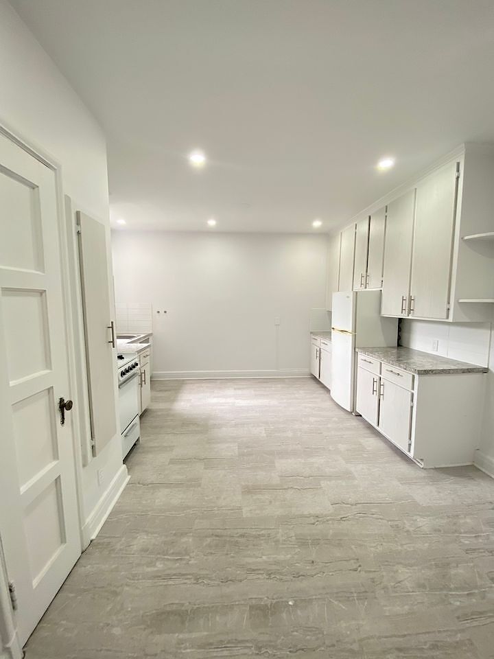 Montr&eacute;al 11 bedrooms Apartment for rent. Property photo: 486585-1