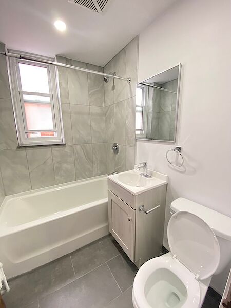 Montr&eacute;al 11 bedrooms Apartment for rent. Property photo: 486585-2