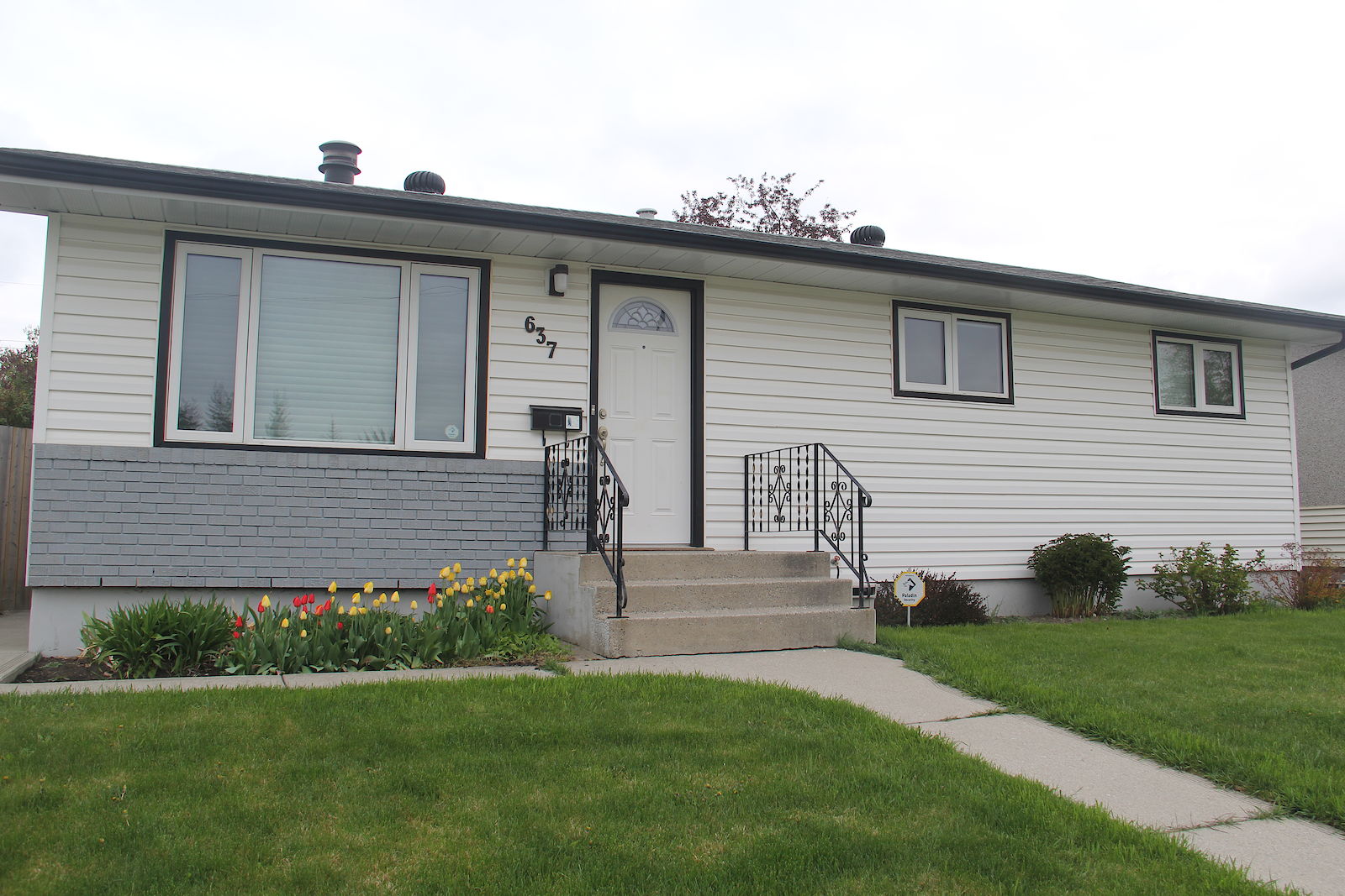 Calgary 2 + Den bedrooms Main Floor for rent. Property photo: 486652-1