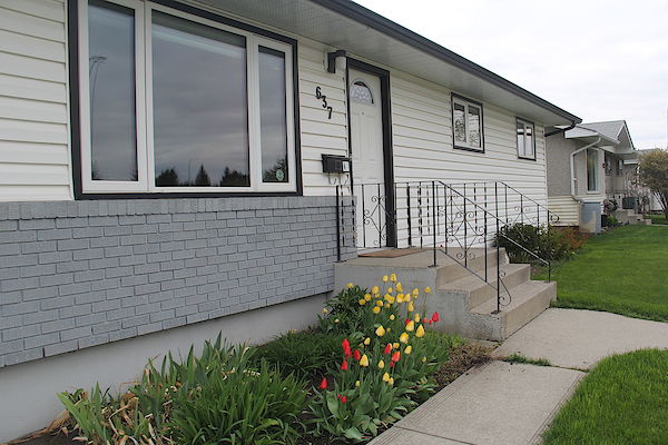 Calgary 2 + Den bedrooms Main Floor for rent. Property photo: 486652-2