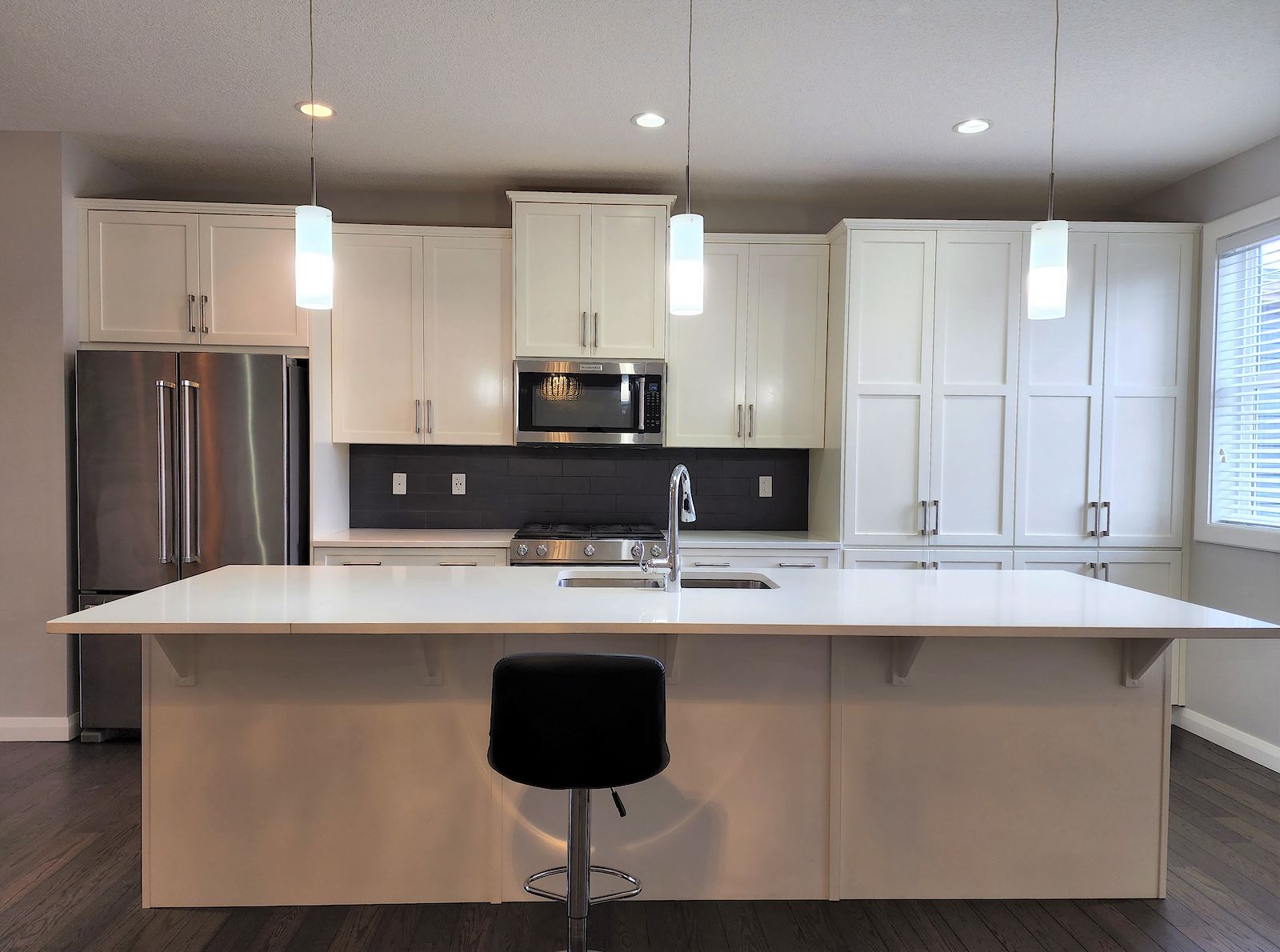Calgary 4 bedrooms House for rent. Property photo: 487204-1