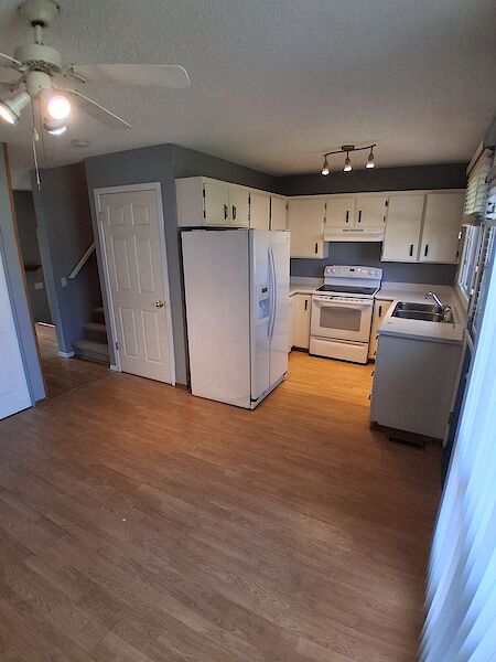 Calgary 4 bedrooms Duplex for rent. Property photo: 487605-3