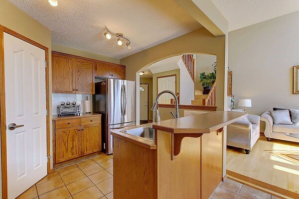 Calgary 3 bedrooms House for rent. Property photo: 488004-2
