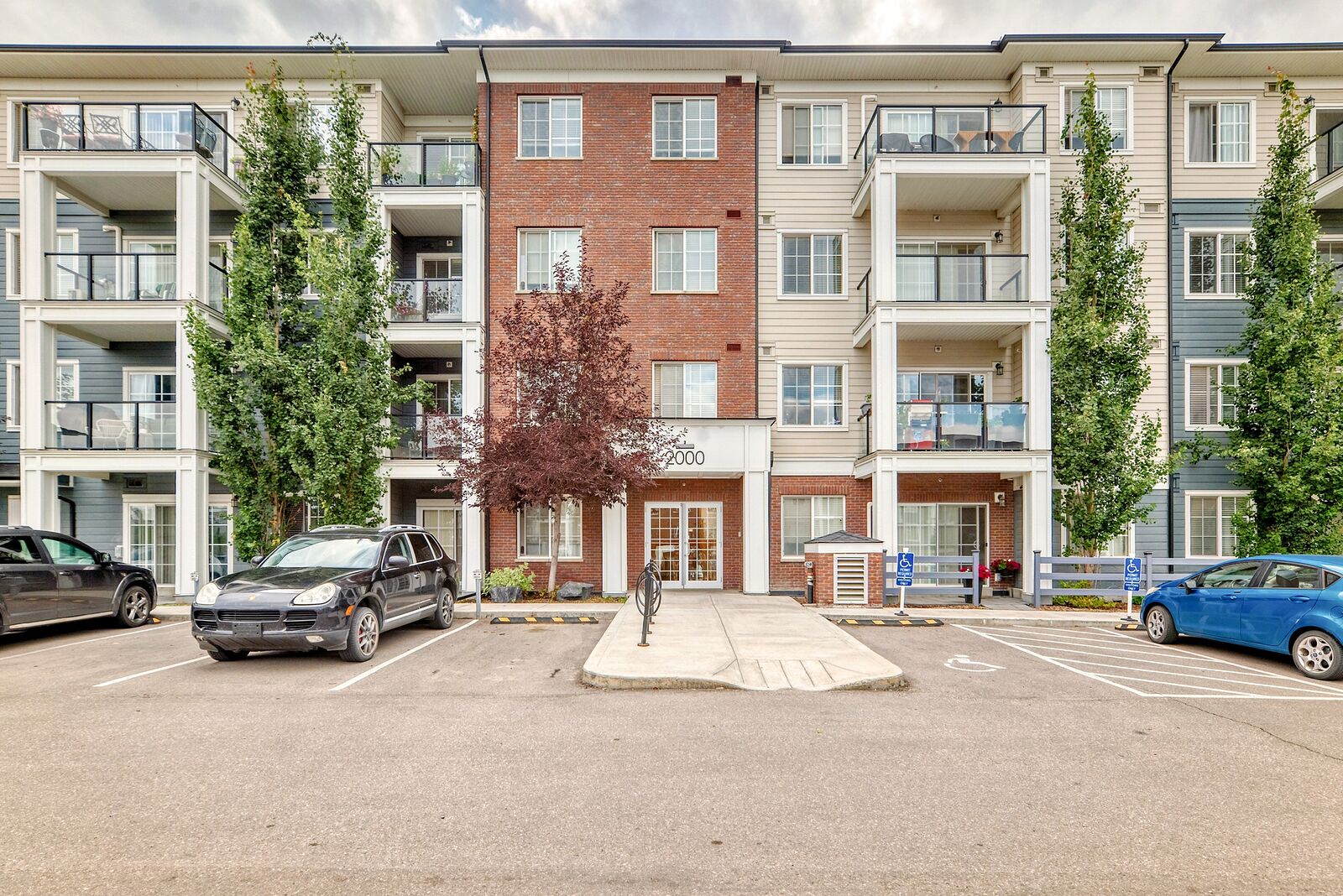 Calgary 2 bedrooms Condo Unit for rent. Property photo: 488058-1