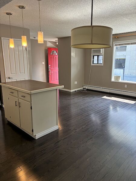 Calgary 2 bedrooms Condo Unit for rent. Property photo: 488723-3