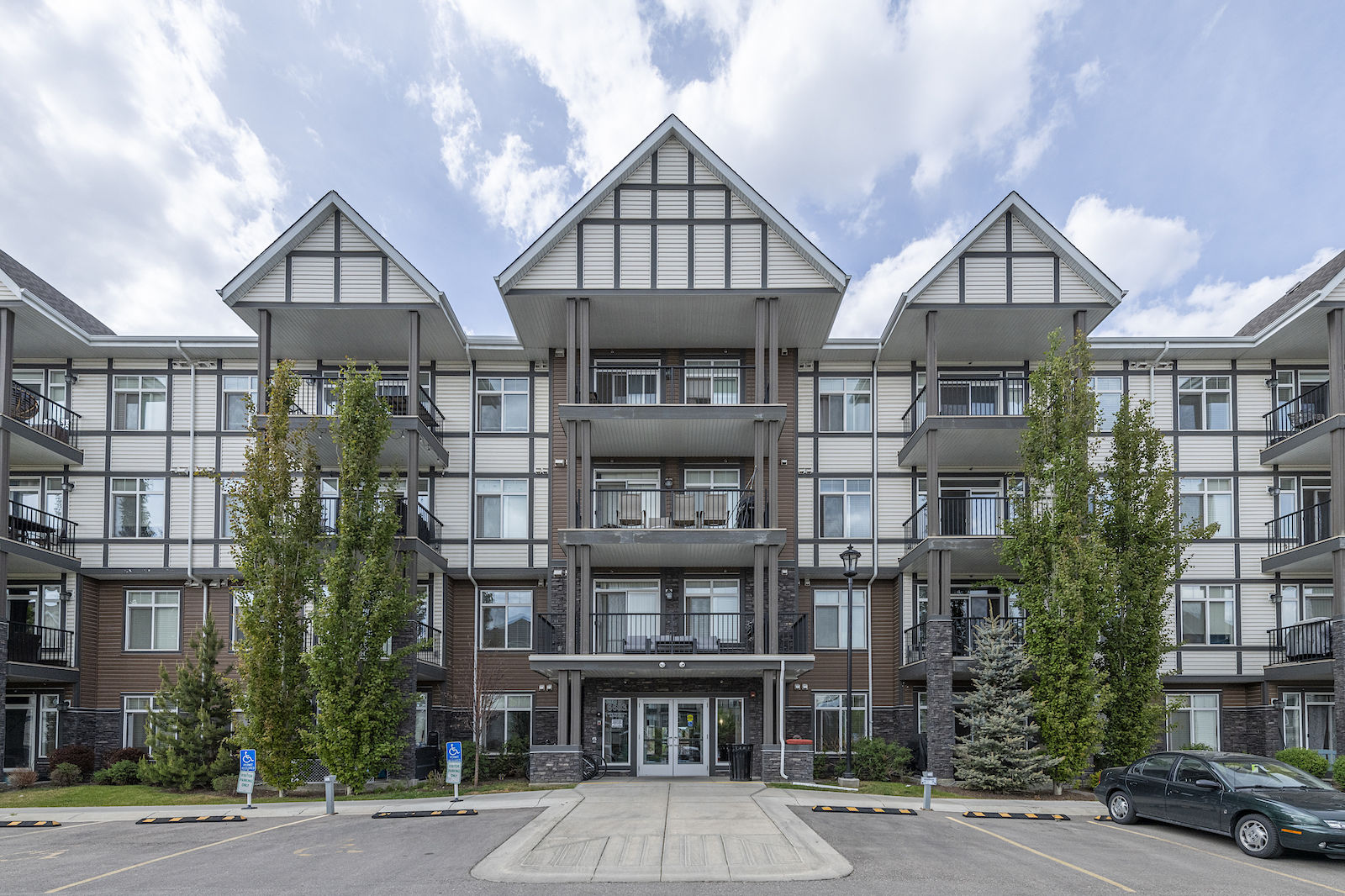 Calgary 2 bedrooms Condo Unit for rent. Property photo: 489770-1