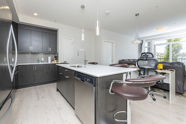 Calgary 2 bedrooms Condo Unit for rent. Property photo: 489770-2