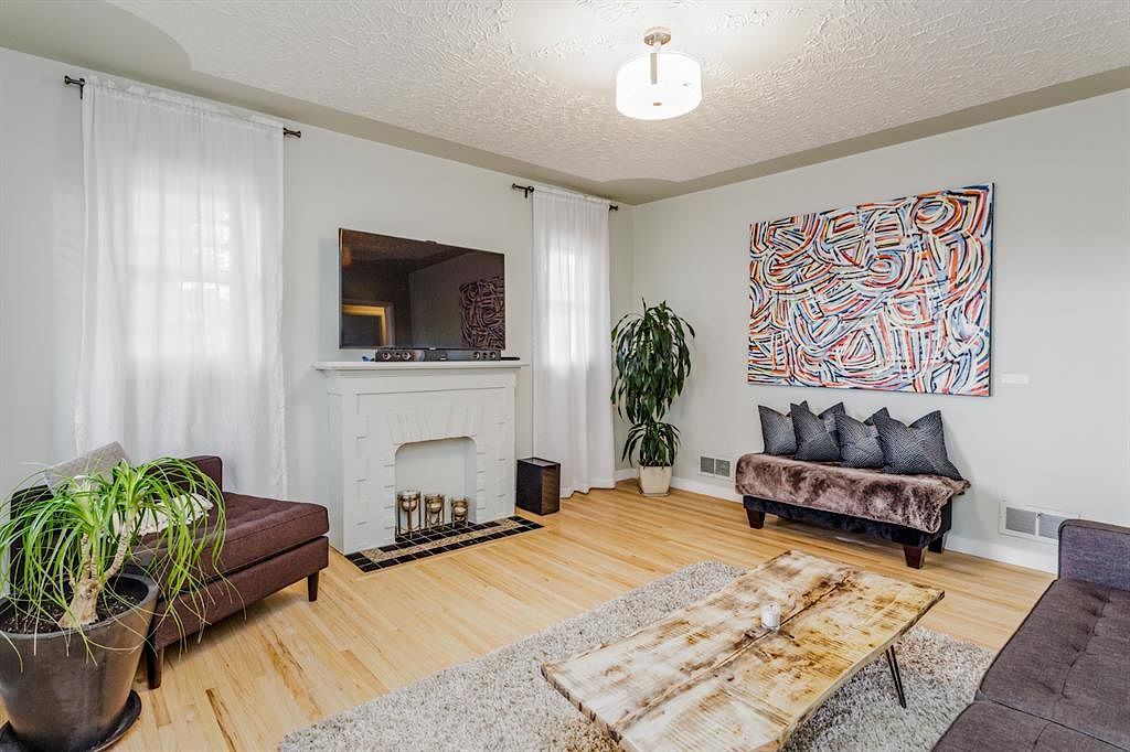 Calgary 2 bedrooms Main Floor for rent. Property photo: 490646-1