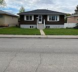 3 large bedroom main floor detached house