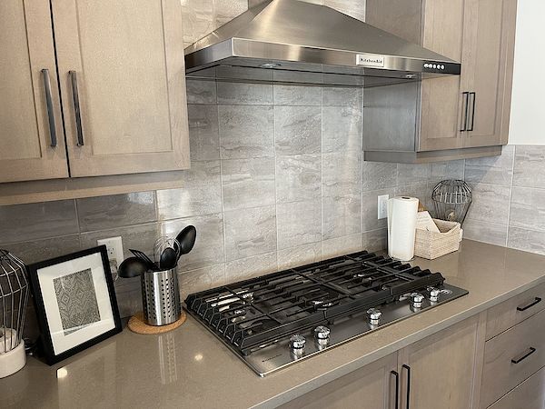 Calgary 4 bedrooms House for rent. Property photo: 490963-2