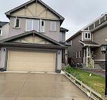 BEAUTIFUL HOUSE CLOSE TO THE POND