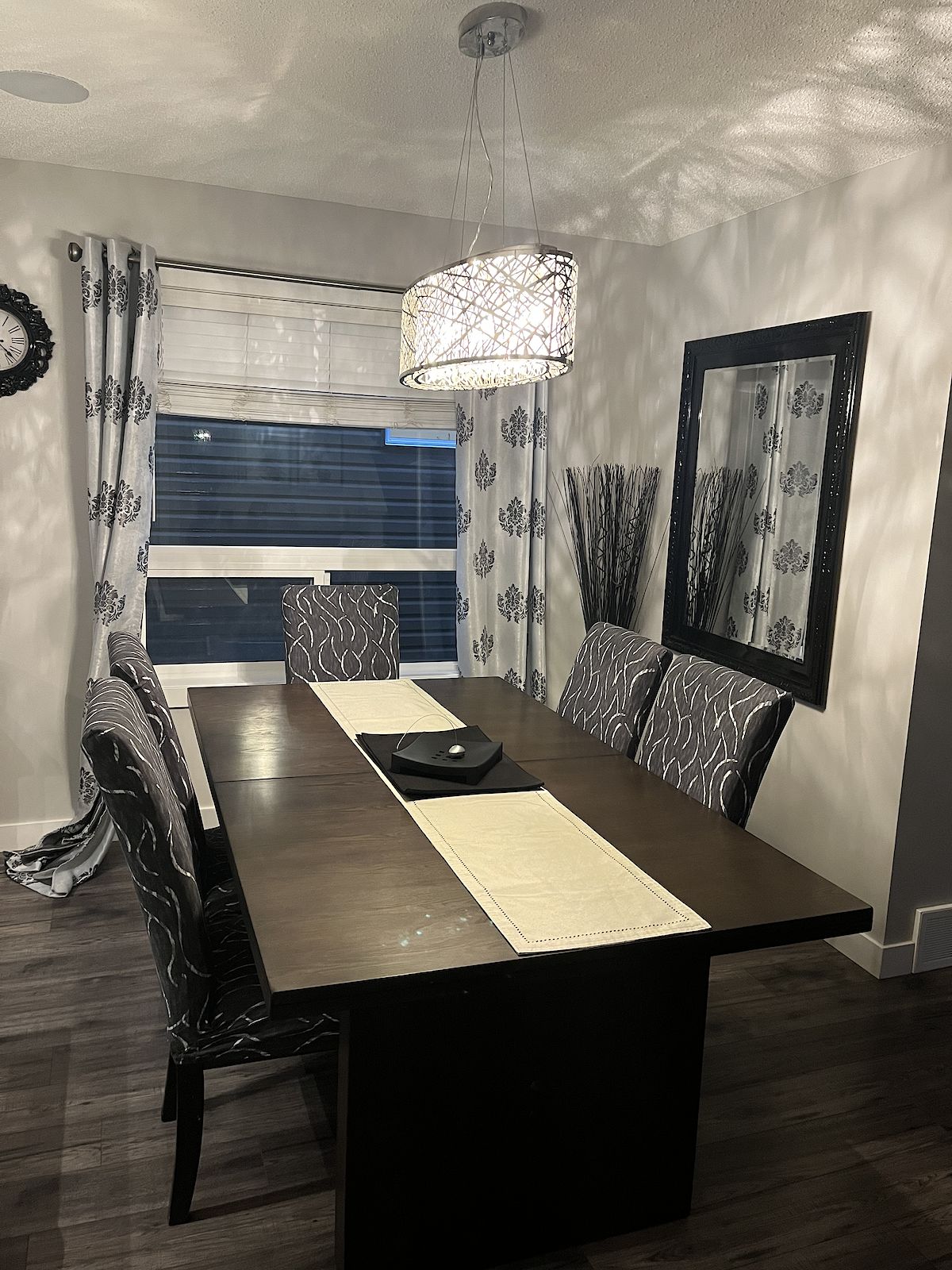 Calgary 4 bedrooms Duplex for rent. Property photo: 491117-1