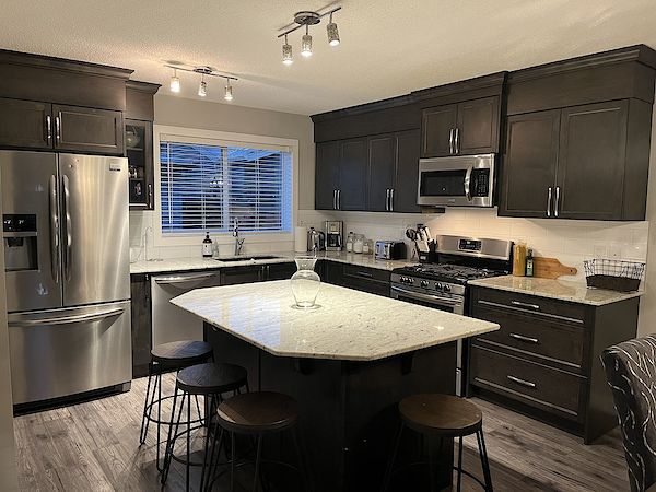 Calgary 4 bedrooms Duplex for rent. Property photo: 491117-2